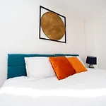 Specious Modern 3-Bed House Near City Centre