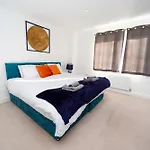 Specious Modern 3-Bed House Near City Centre