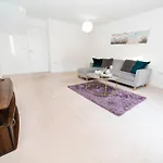 Specious Modern 3-Bed House Near City Centre