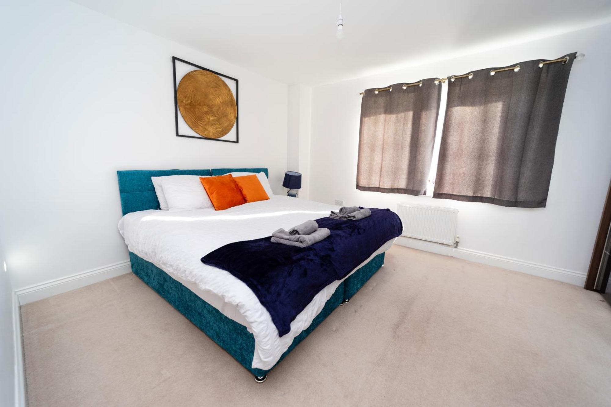 Specious Modern 3-bed House Near Centre Holiday home