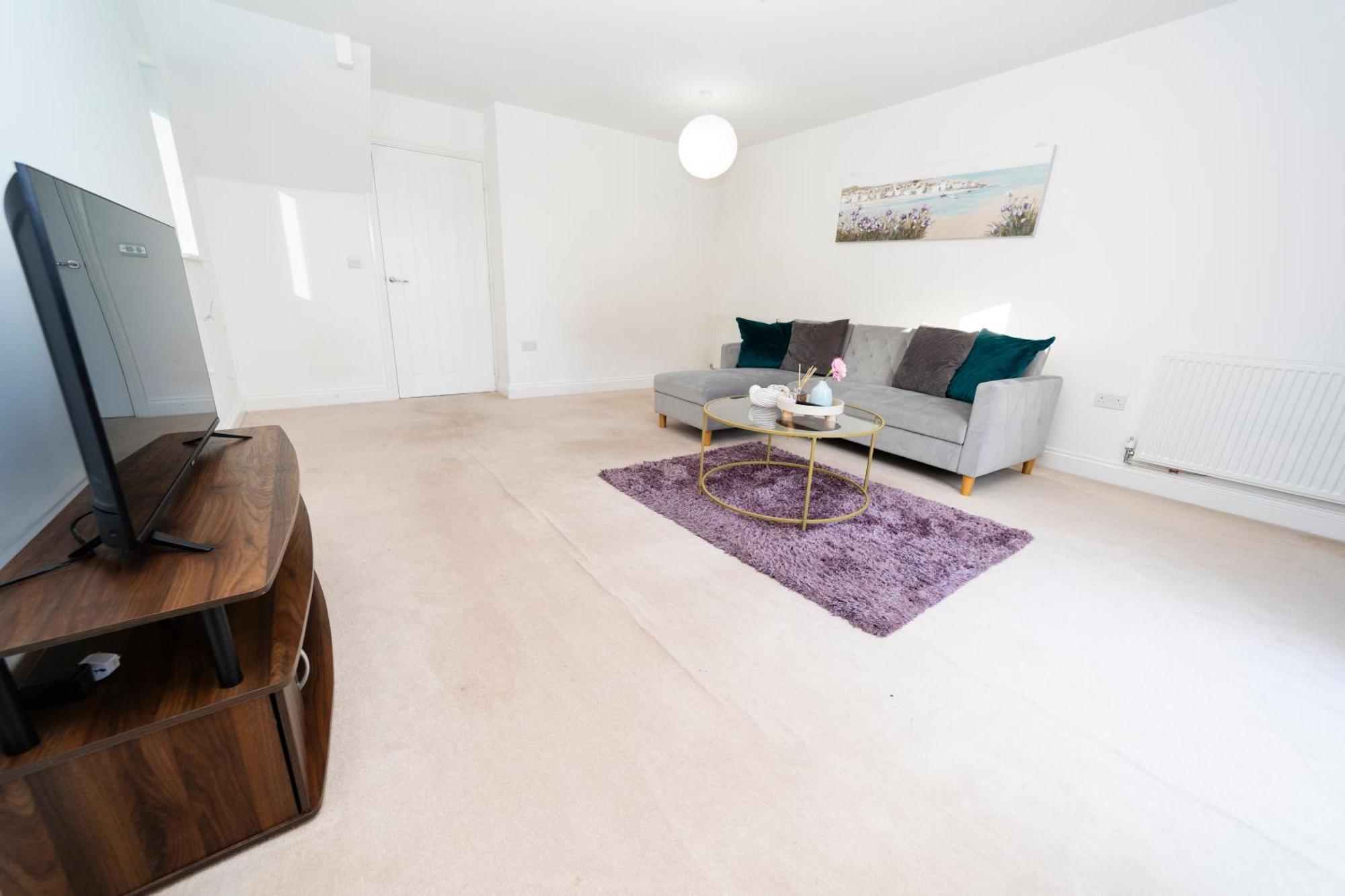 Holiday home Specious Modern 3-bed House Near Centre