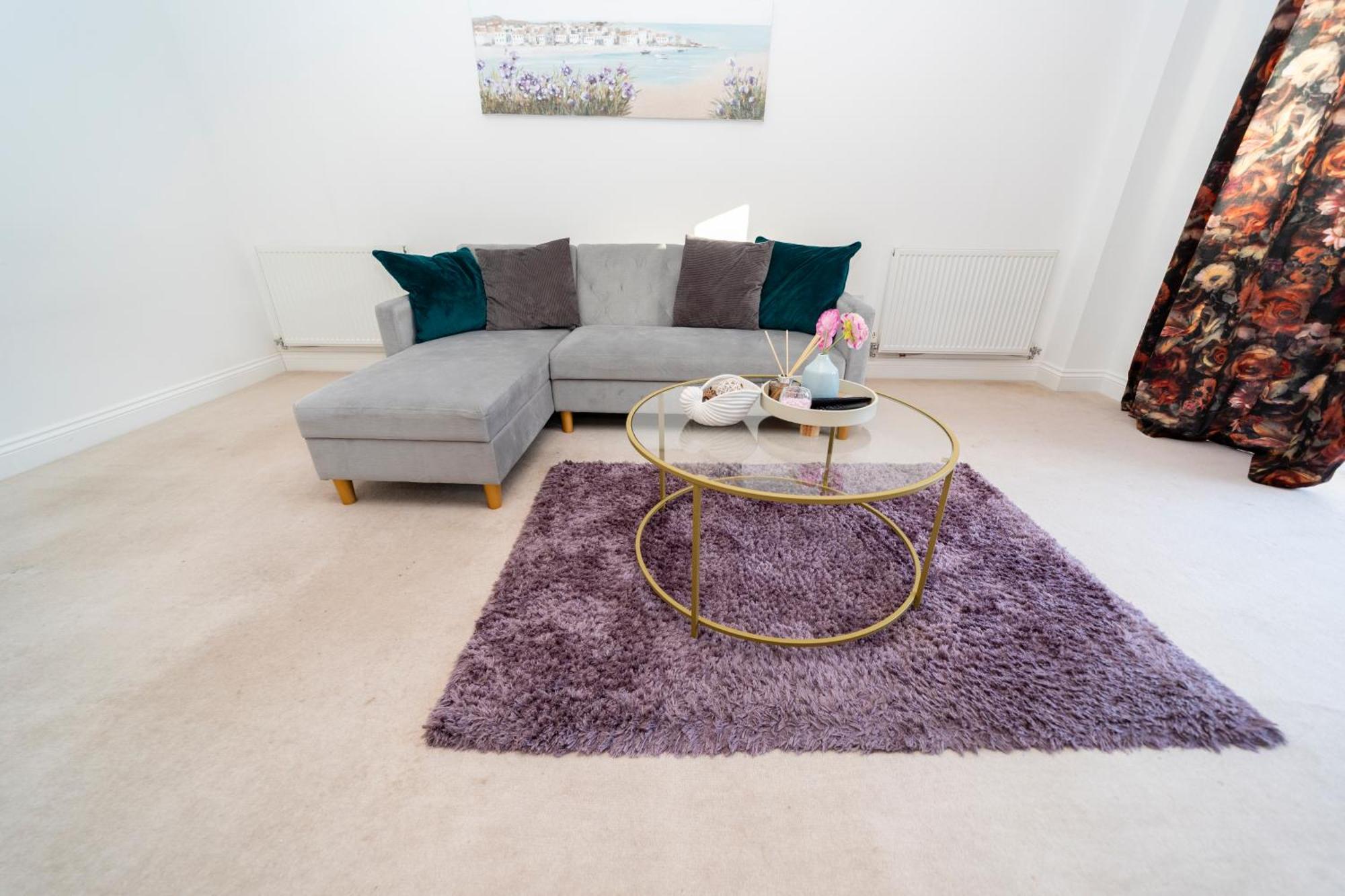 Specious Modern 3-bed House Near Centre Holiday home *
