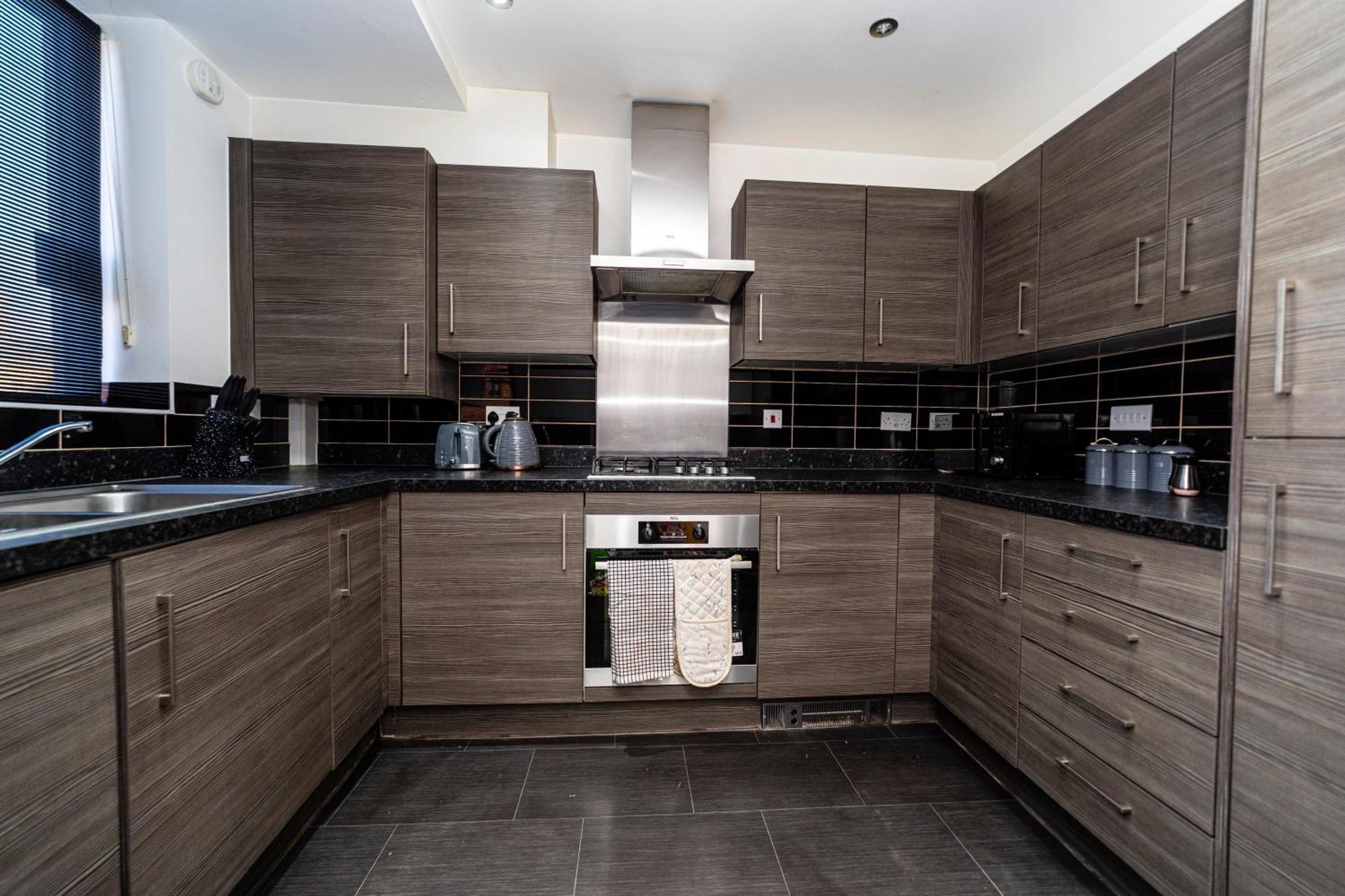 Holiday home Specious Modern 3-bed House Near Centre *