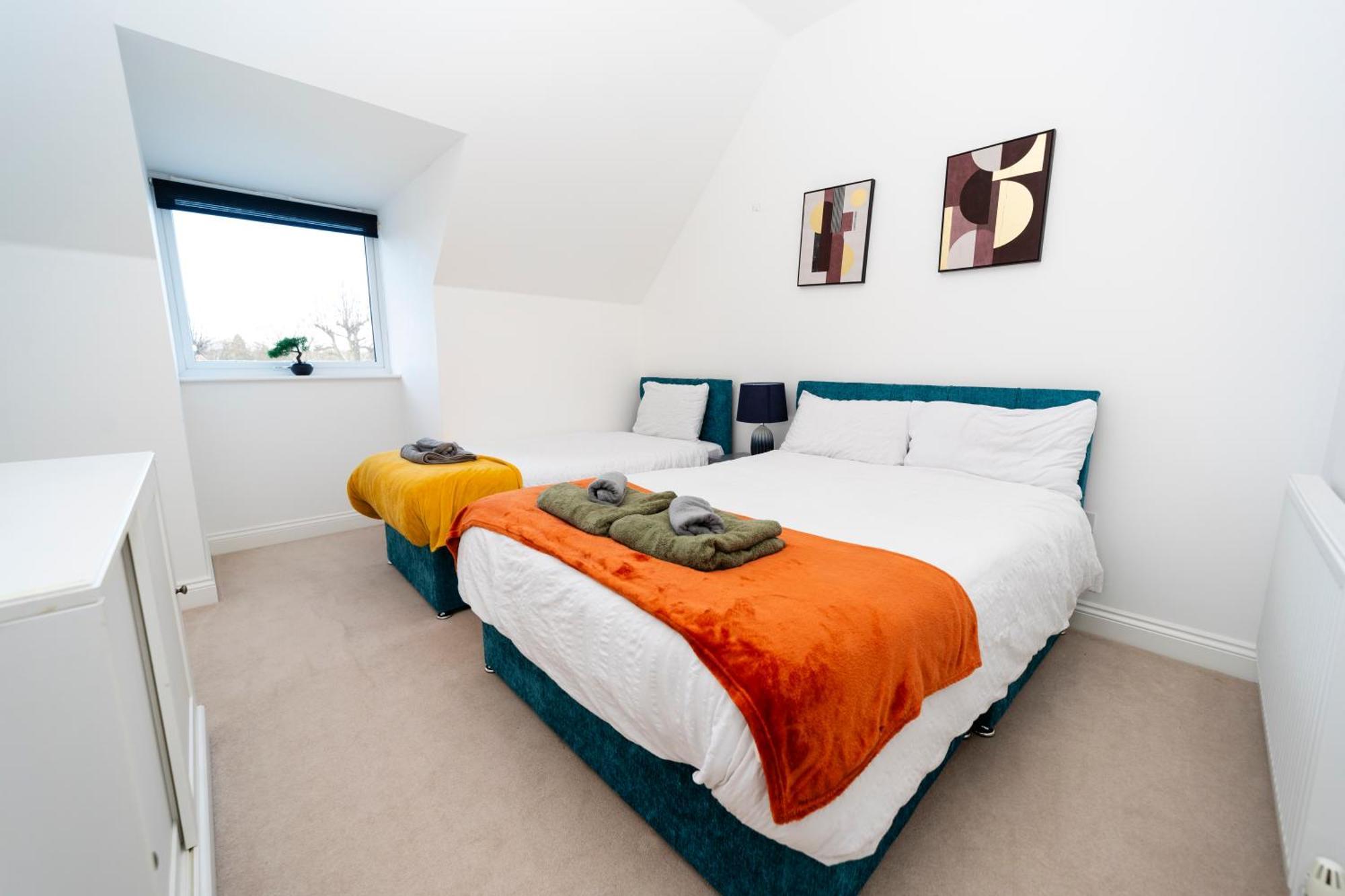 Holiday home Specious Modern 3-bed House Near Centre