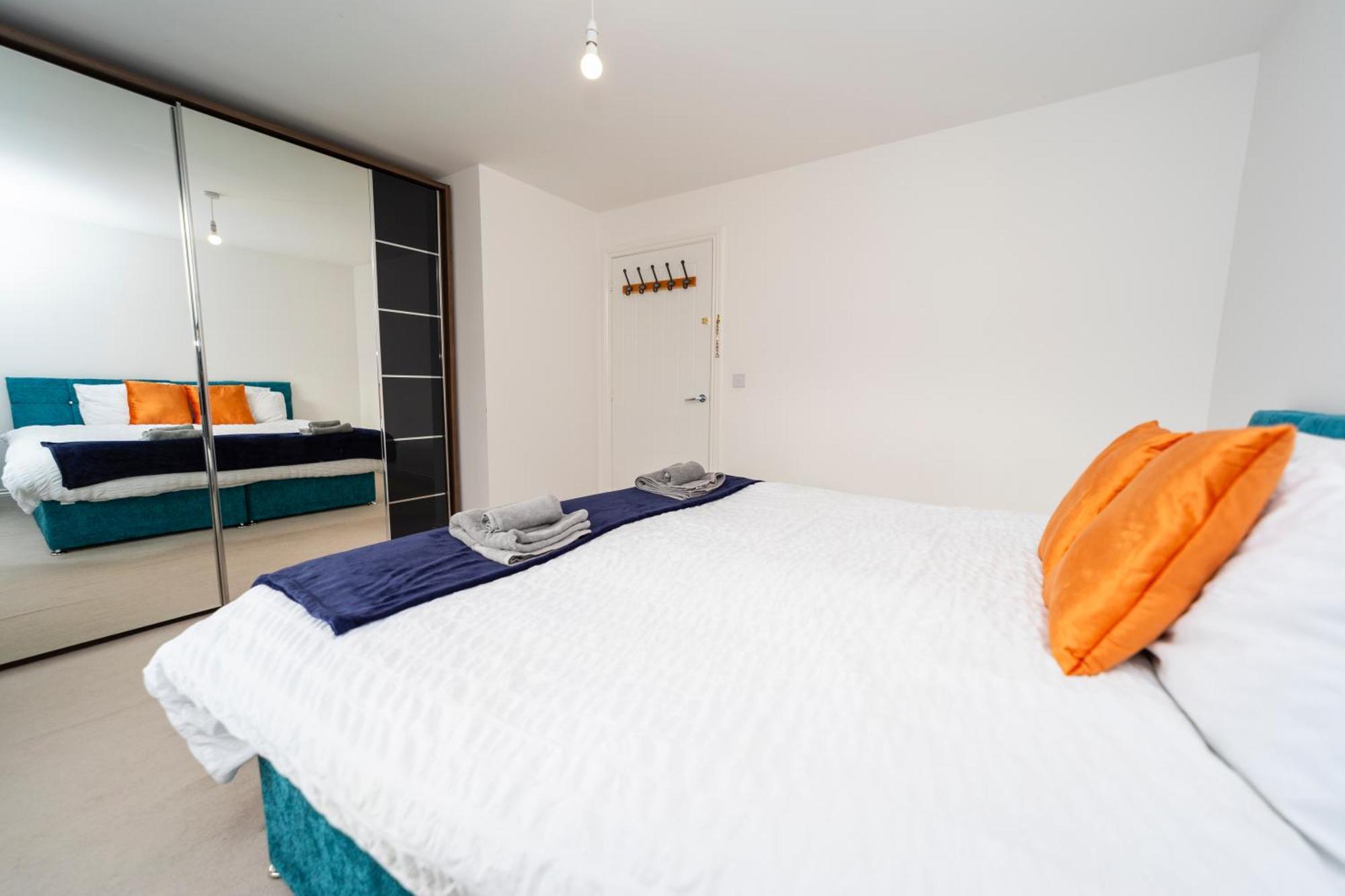 Specious Modern 3-bed House Near Centre Holiday home