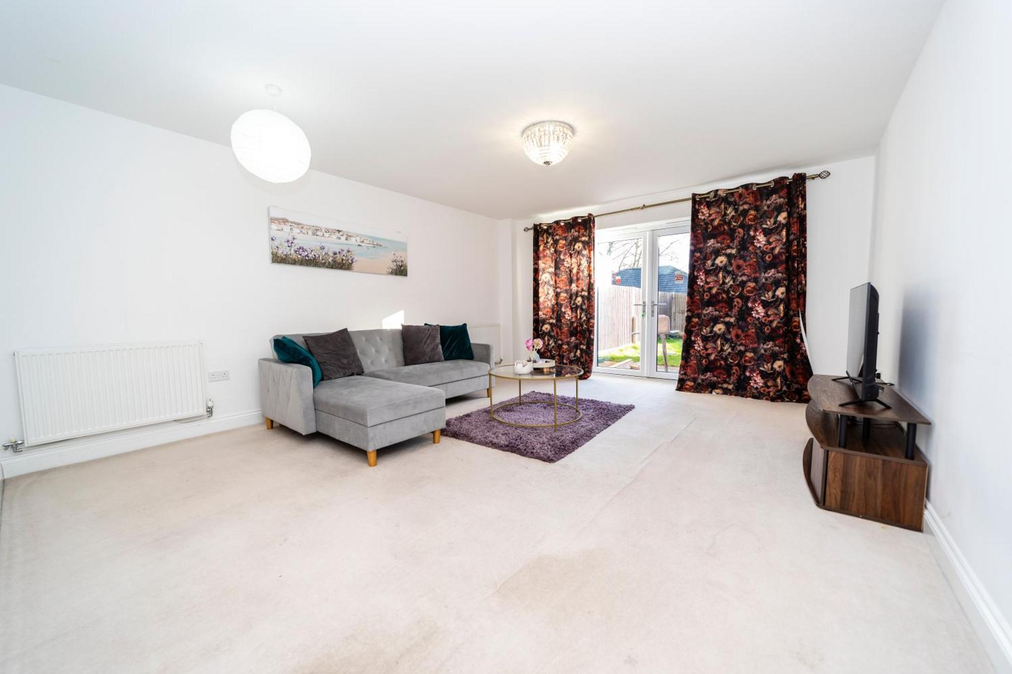 Holiday home Specious Modern 3-bed House Near Centre